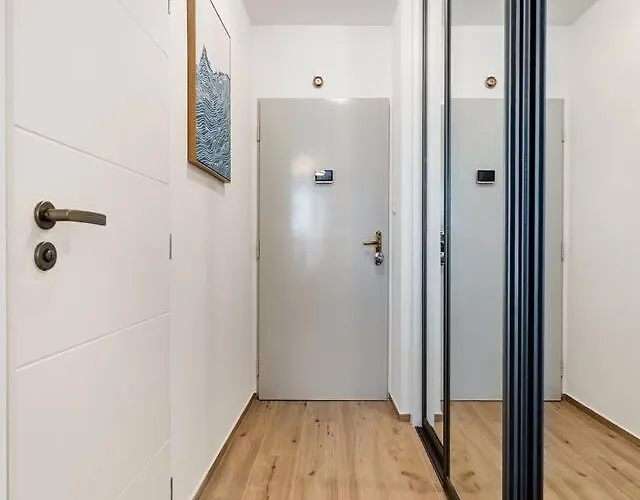 New Bright & Quiet Floor Апартаменти