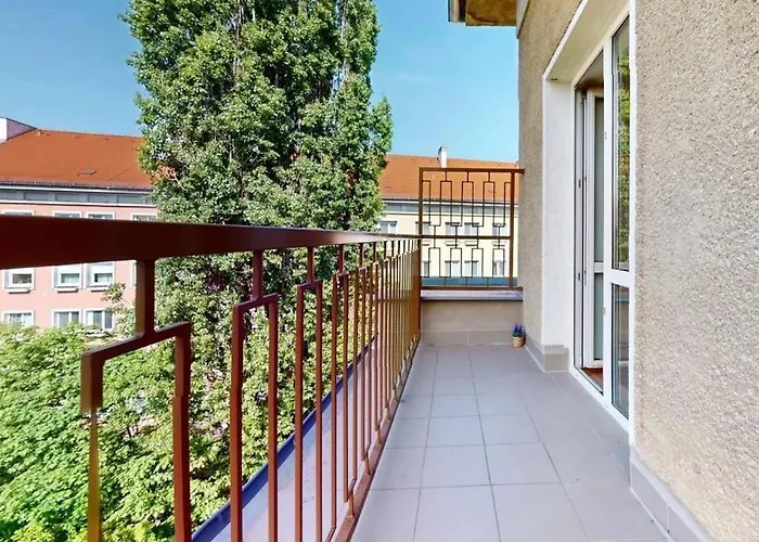 New Bright & Quiet Floor *