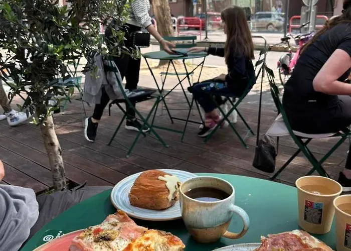 New Bright & Quiet Floor アパート *