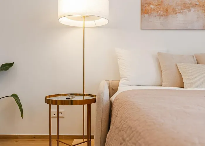 New Bright & Quiet Floor Апартаменти