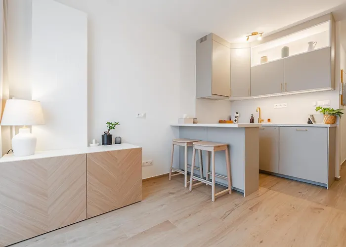 Apartment New Bright & Quiet Floor